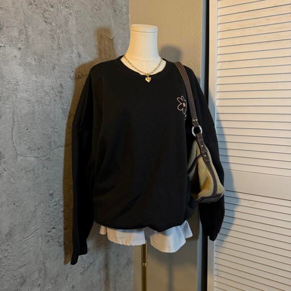 Embroidered black fall hoodie - Picture 3 of 7